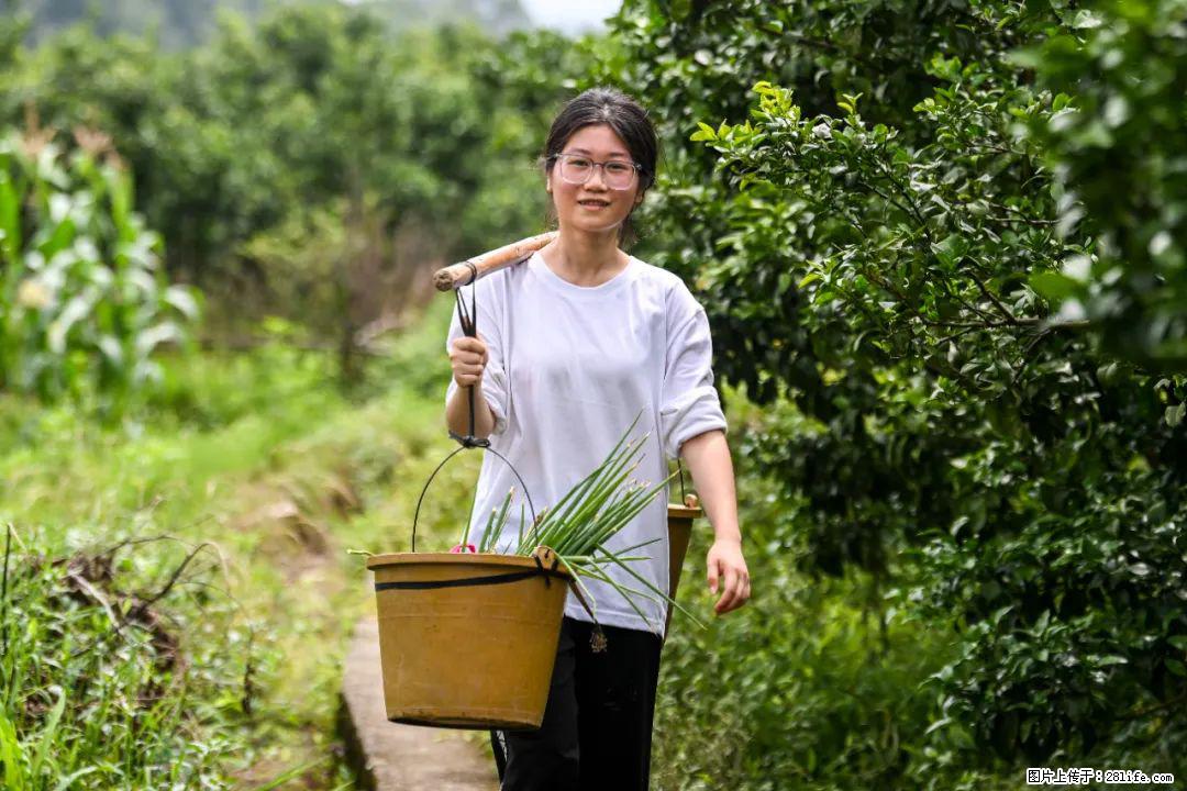 全网追的“扁担女孩”，找了一份暑假工，时薪12元 - 阿拉善盟生活资讯 - 阿拉善盟28生活网 alsm.28life.com